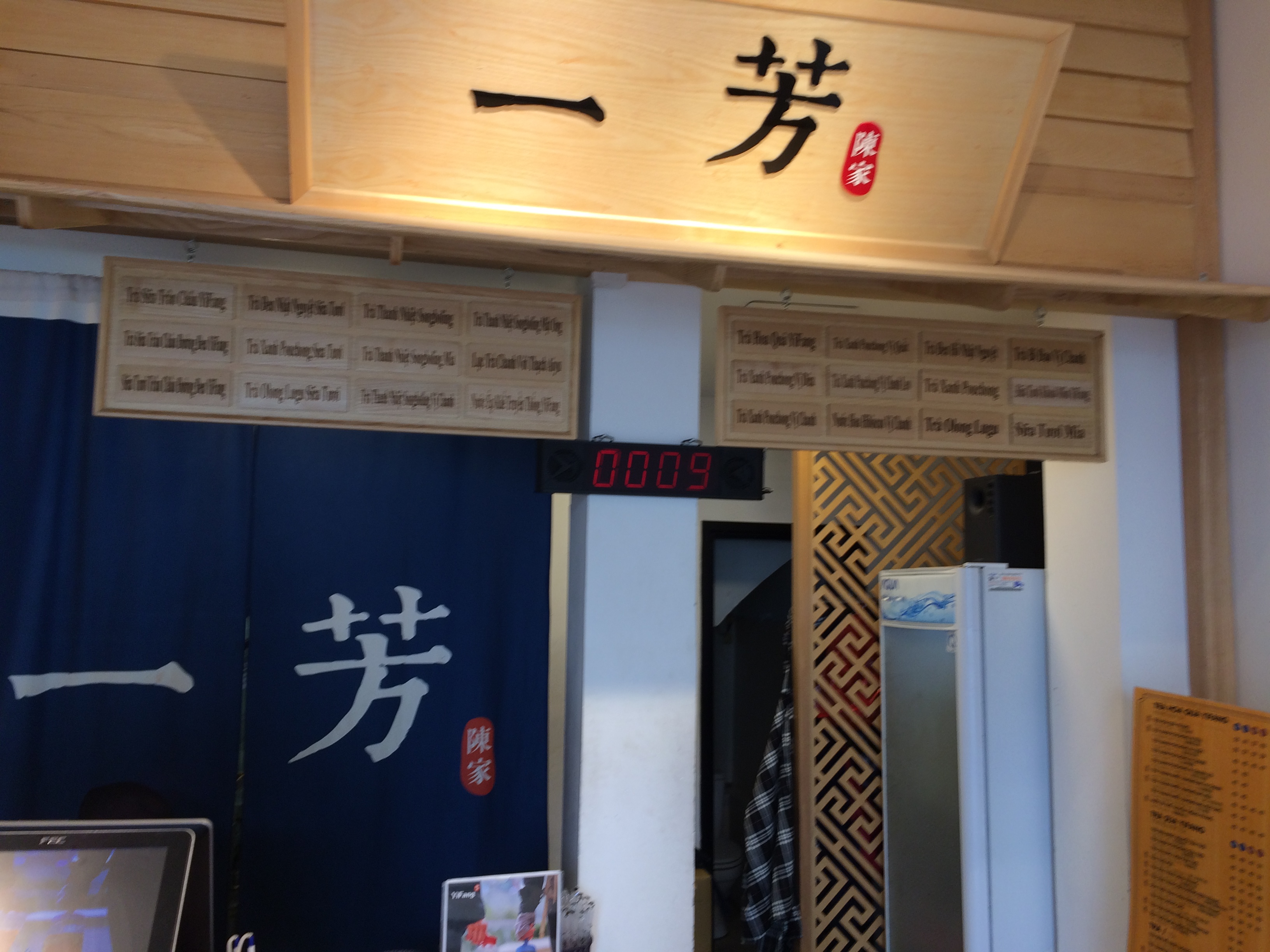Quickbell cung cấp thiết bị báo rung lấy đồ uống cho quán trà sữa Yi Fang số 11 đường Thanh Niên